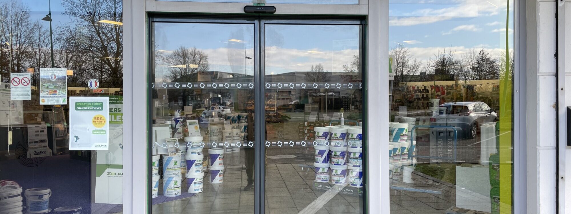 Quel type de porte automatique choisir pour un local commercial ? Saint-Louis