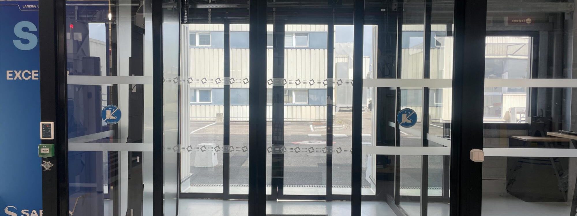 INSTALLATION PORTE PIETONNE OUVERTURE CENTRALE MOLSHEIM F2A 2000X750 | F2a automatisme Comment les matériaux influencent-ils la performance d’une porte automatique ? Wittenheim