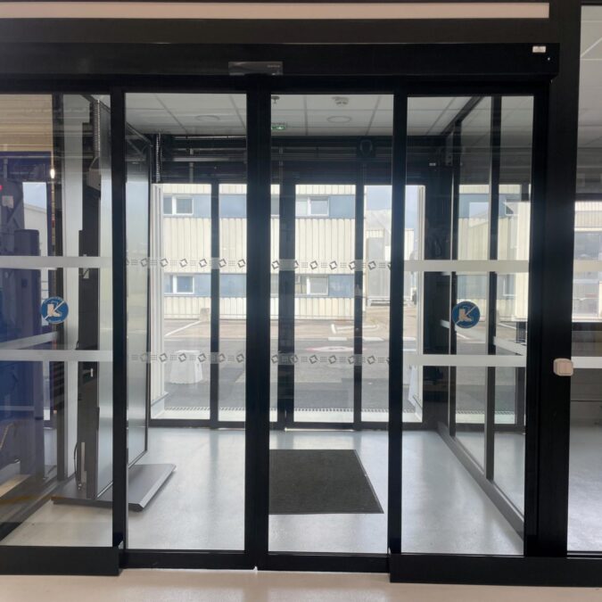 Comment les mat&eacute;riaux influencent-ils la performance d&rsquo;une porte automatique ? Wittenheim