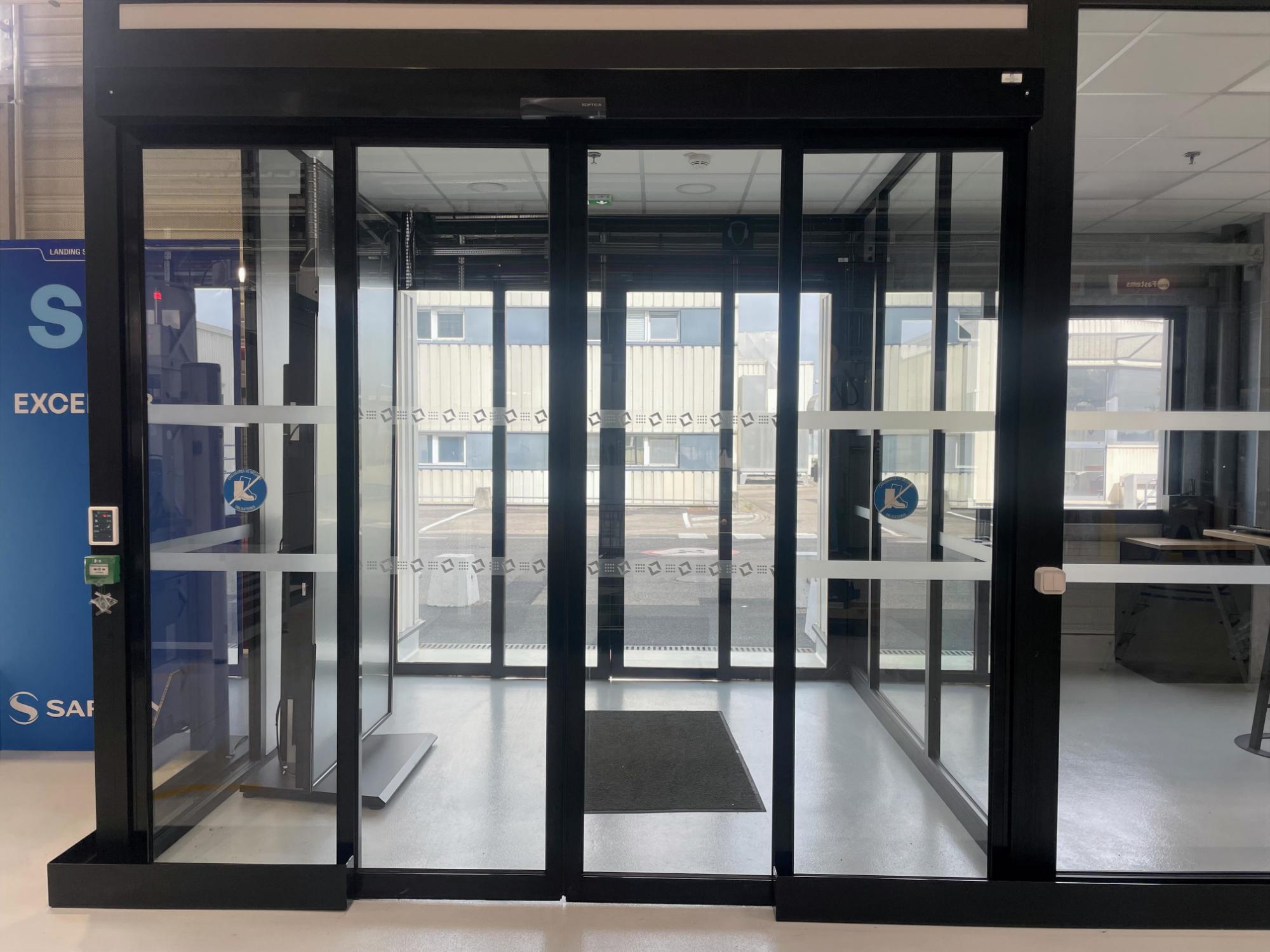 Comment les mat&eacute;riaux influencent-ils la performance d&rsquo;une porte automatique ? Wittenheim