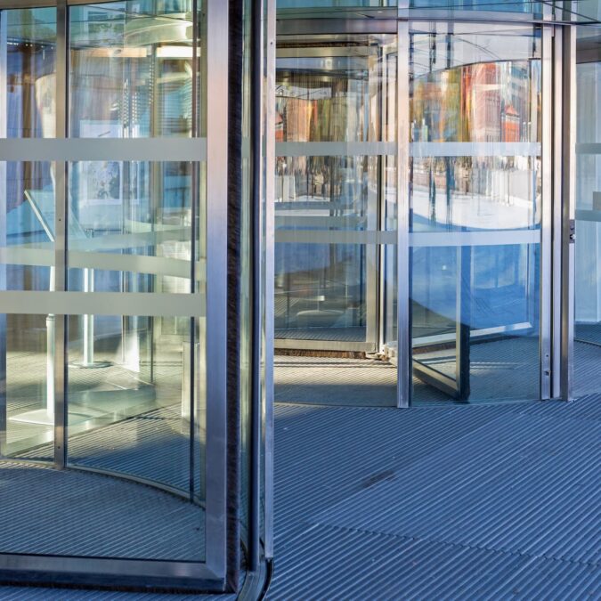 Comment les portes automatiques en verre am&eacute;liorent-elles l’image d’un commerce ? Pfastatt