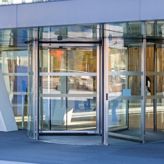 Comment les portes automatiques influencent-elles le flux de clients dans un magasin ? Saint-Louis
